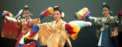 한여름 밤 수놓은 해설과 시연이 있는 춤 콘서트