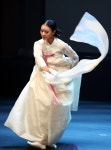 한여름 밤 수놓은 해설과 시연이 있는 춤 콘서트