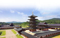 부여군 대백제전 행사장인 백제문화단지 교육·관광 두 마리 토끼 한 번에