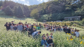 다다예술학교, 10월의 메밀밭을 선율로 뒤덮다