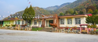 문화공간으로 탈바꿈한 충북 농촌 폐교 - 느티나무학교