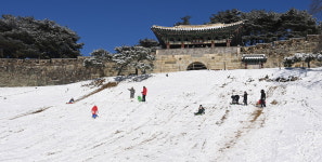 겨울 옷 입은 상당산성