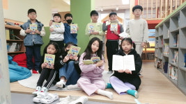 홍주의 대한한의사협회장, 문백초에 한의학 서적 60여권 기증