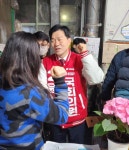 윤소식 후보, 노은동 농수산물시장서 첫 선거운동 시작