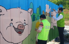 충북농협, 축사에 벽화 그려 환경개선