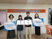 IBK기업은행 옥천지점, 충북도립대 우수장학생 2명에 장학금 전달