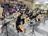 충주남한강초 학생들, 아침 등굣길 버스킹 개최