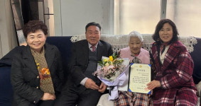 대전 서구 가수원동, 100세 맞이 어르신 장수시민증 전달