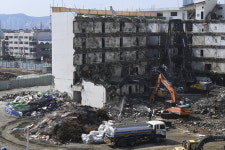 철거 진행 중인 청주병원