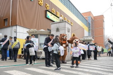 공주시, 신월초서 아이 먼저 어린이 안전 캠페인