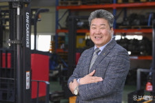 [오늘의창] 전동지게차 1대로 창업 방현복 우원중공업(주) 대표이사