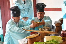 공주 충절사, 선대 유학자 충절 제향