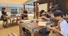 보은 초등학교와 연계한 보덕중 목공체험 인기