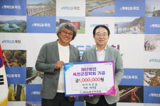 박내훈 ㈜더조은숲 대표, 옥천군장학회에 100만 원 기탁