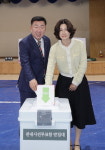 이범석 청주시장 부부, 사창동 창신초서 사전투표