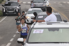 [역전마라톤] 저기 끝이 보이잖아! 감독 독려 속 오르막길 오르는 천범로