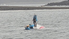 보령해경, 전복된 레저보트 승선원 5명 전원 구조