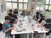 운천초 학생자치회, 안마봉 제작해 운천신봉동 행정복지센터에 전달