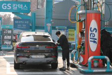 정부, 정유업계 소집 기름값 인상 자제 요청