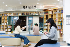 괴산군립도서관, 첨단 기술·맞춤형 프로그램으로 독서문화 선도