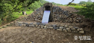 공주 공산성 잠종고 보수공사 도마 위… 화장실 가림막 수준