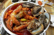 덕산맛집 ‘태봉한우면옥 KBS2 생생정보 출연, 22종 한약재와 온천수로 만든 ‘해물 닭볶음탕’ 소개