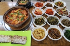 제주 표선 채소 직접 재배하는 갈치조림 맛집 ‘동산식당’, 신선한 메뉴 제공