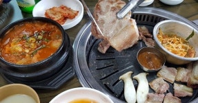 합리적인 가격에 흑돼지 맛볼 수 있는 제주 중문 흑돼지맛집 ‘오르막가든’