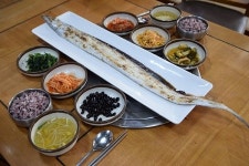 서귀포 올레시장 맛집 ‘올레삼다정’, 가성비 좋은 메뉴와 통갈치구이 제공