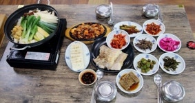 가평아침고요수목원근처맛집 ‘옛골’, 고풍스러운 공간과 편안한 분위기 속에서 식사 가능해