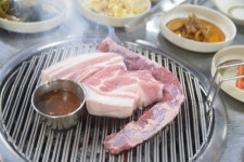 제주 서귀포 흑돼지 맛집이 ‘제주흑돈세상수라간’, 제철채소 활용한 식사 제공