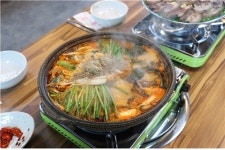청주 맛집에서 소개하는 염소고기의 효능 체질을 따뜻하게 하여 보양식으로 적합