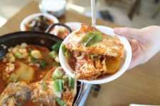 제주공항 근처 갈치조림 맛집 ‘신옛촌 제주점’, 단체석 완비