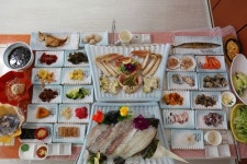 속초횟집 스끼다시천국, 신선한 대게로 싱싱한 단맛을 고객에게 전해