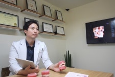 여름 휴가와 여행에 맞춰 치아교정을 준비하고 있다면