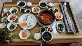 푸른 제주도 성산일출봉 맛집 ‘청운식당’, 아침식사 가능한 향토음식점으로 알려져