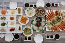 속초 대게 맛집 ‘동명항대게마을’, 싱싱한 해산물과 대게, 킹크랩 향연