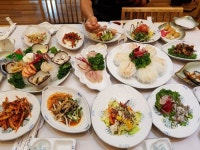 여수로 떠나는 겨울여행 여수 맛집 ‘동백회관’에서 산지 직송 한정식과 1박 2일정식 선봬
