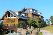 제주공항 근처 애월 펜션 ‘아뜨네통나무펜션’, 자연환경과 어우러진 최적의 힐링공간 제공