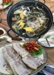 진한 국물과 감칠맛 높은 해물칼국수, 안면도 꽃지해수욕장 맛집 ‘전통딴뚝칼국수’
