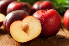 여성 맞춤 과일 ‘자두’, 자두청·자두잼 만들기로 간편하게 섭취 가능... 자두 효능·부작용과 말린 자두 푸룬으로 만든 푸룬주스 레시피