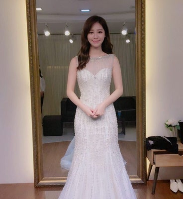 박연경 아나운서, 과거 웨딩드레스 사진에 