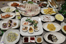 전망대횟집, 다채로운 풍미가 담긴 음식 맛볼 수 있어