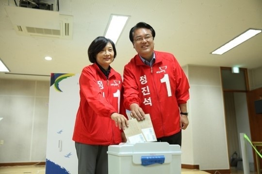 박근혜 전 대통령, 대구 중구 시장서 김문수 후보 지원 유세 진행 중