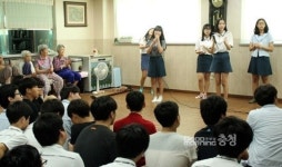 공주대부설중 학생들 왕촌어버이집서 재롱