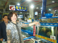 신선하고 안전한 먹을거리…  노은수산물도매시장으로 오세요