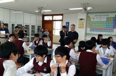 거꾸로 교실 창시자, 존 버그만 교육의 진보와 보수 완화 가능