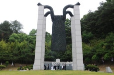 [포토뉴스]현충일 추념행사…호국보훈 의미 되새겨