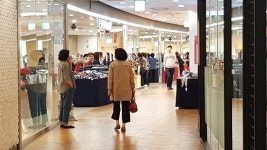 [현장] 코리아 세일 페스타 힘?…평일에도 향한 백화점 발길