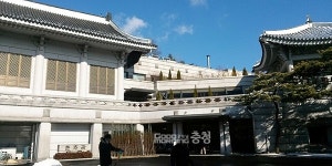 청와대 춘추관 폐이스북 계정 마침내 폐쇄
